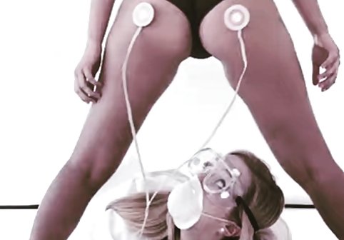 Wifey راه خود را در Spandex عکس سینه لخت سکسی پیش نمایش Catsuit دارد