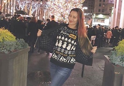 Hottie سبزه Dava Foxx توسط سکس خوردن سینه زن مارک زین مخفی می شود