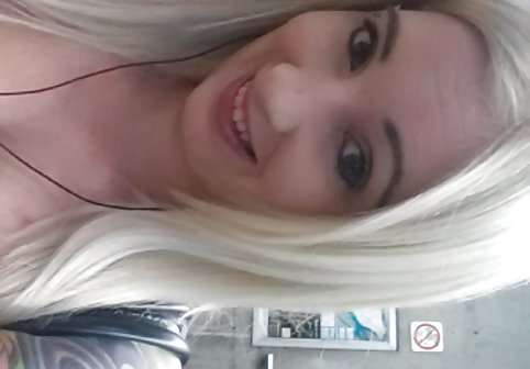 Eurobabe ورزش بلوز جیز سکس سینه خوردن را پس از کوبیدن شدید خروس بزرگ تغذیه کرد