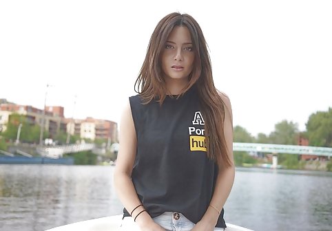 با دقت مشاهده جلسه استمناء Gf سینه های سکسی بزرگ My My Gf