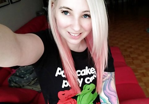 BlowPass MILF Prainine Edge تصاویر سینه سکسی می تواند اکثر دیک های بزرگ را بلع کند